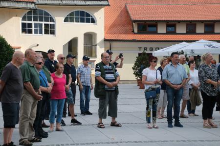 Spominska svečanost na Trgu talcev 